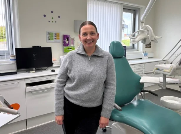 Mær dámar væl at arbeiða við børnum, og hetta er eitt starv. Eg havi havt í huga leingi, og nú var møguleikin har, sigur Rakul Mikkjalsdóttir (Mynd: torshavn.fo)