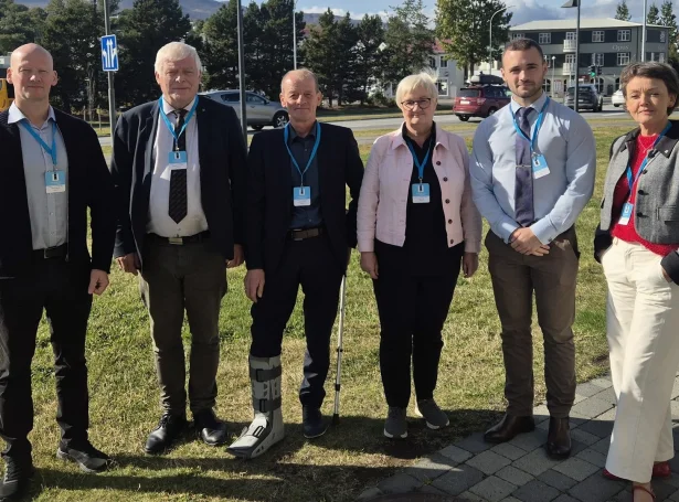 Føroyska sendinevndin í Útnorðurráðnum á ársfundinum í Íslandi. Frá vinstru Bjarni Hammer, Sámal Petur í Grund, næstformaður, Jørgen Niclasen, formaður, Ruth Vang, Hermann Samuelsen og Súsanna Bertholdsen