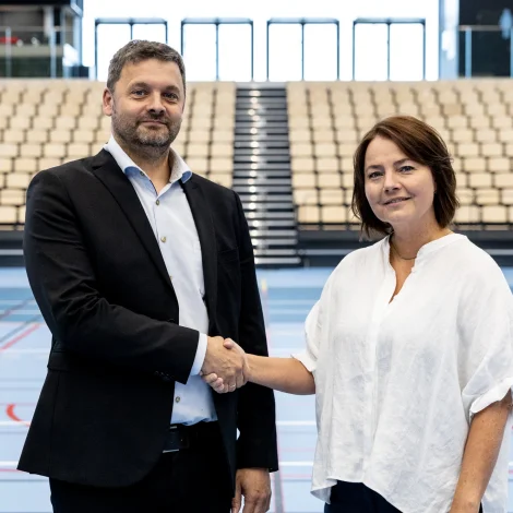 Bárður Kass Nielsen, stjóri í Miðlum, og Gunn Ellefsen, forkvinna í Hondbóltssambandinum