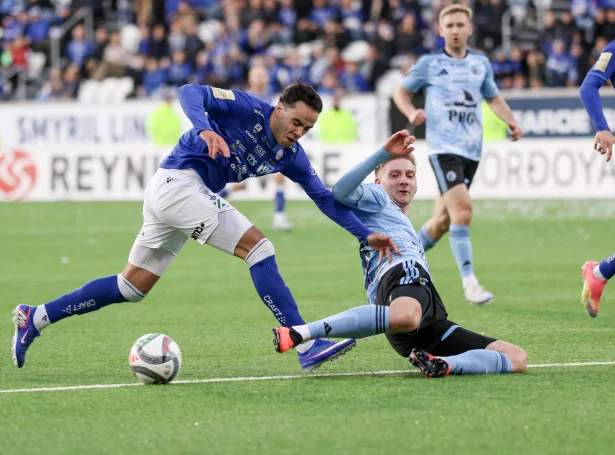 Oussama Ali skoraði einasta málið í Sørvági, og við Løkin gav Víkingur KÍ eina hjálpandi hond (Mynd: Sverri Egholm)