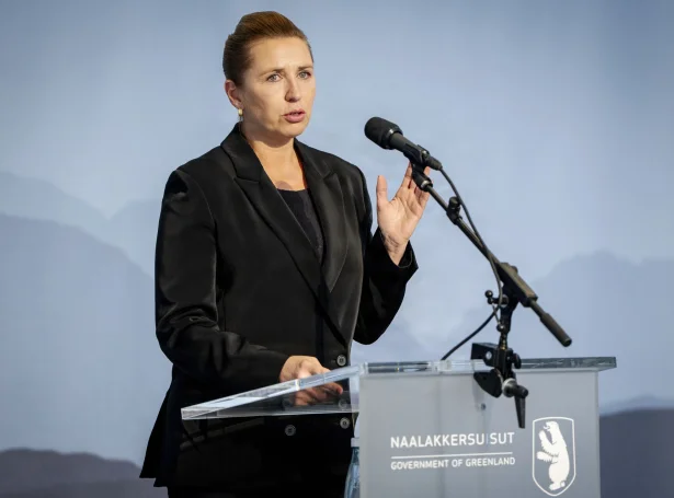 Í fjør gav danski forsætisráðharrin, Mette Frederiksen vegna donsku stjórnina grønlendskum kvinnum eina almenna umbering (Mynd: Mads Claus Rasmussen/Ritzau Scanpix)