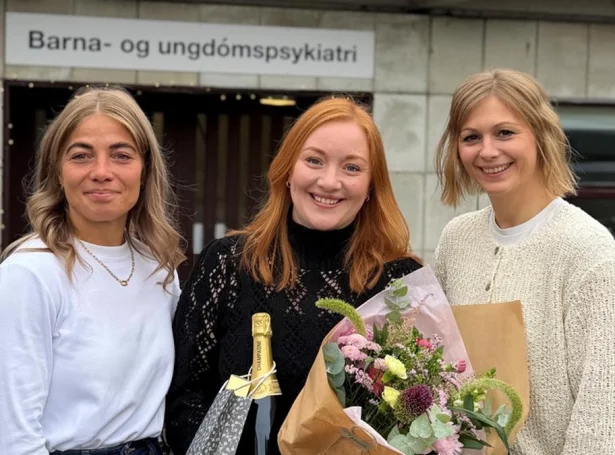 Frá vinstru: Anna Kristina Norðberg Niclasen, funktiónsleiðari, Sissal Jørgensen, specialpsykologkandidat, Alberta Mc. Leod Jacobsen, specialpsykolog og høvuðsútbúgvingarábyrgdari (Mynd: sjukrahus.fo