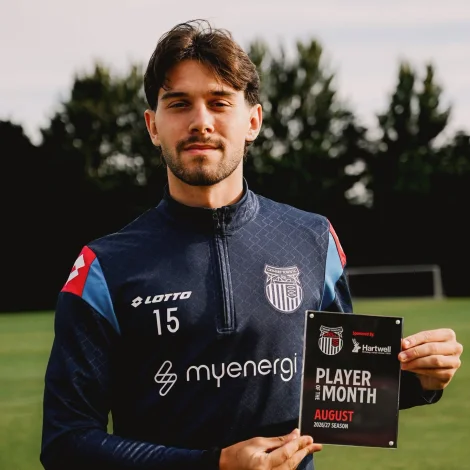 Ikki óvæntað fall valið á Geza David Turi. Fyrrverandi víkingurin fær viðurkenning í Onglandi (Mynd :Grimsby Town)