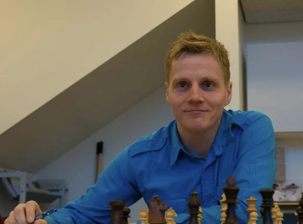 Carl Eli N. Samuelsen (myndin) er annar av tveimum týðandi nýggjum telvarum, sum í vetur fara at styrkja suðuroyarliðið í føroysku landskappingini í talvi. Hin er Sjúrður Thorsteinsson - sjálvur tvørámaður