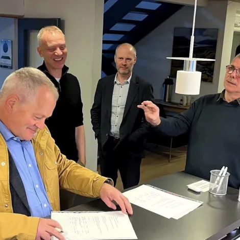 Sigurð L. Lamhauge, sjóri í IRF, Bjarni Prior, borgarstjóri, Hjalmar Hansen, stjóri í Undirvísingarstýrinum og Eyðun Gaard, stjóri í Nám.