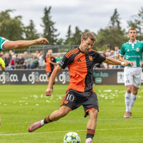 Dystarvinnari móti AB og á vikuliðnum: Týðandi umfar fyri Poul Kallsberg og Hillerød Fodbold (Mynd: Hillerød Fodbold)