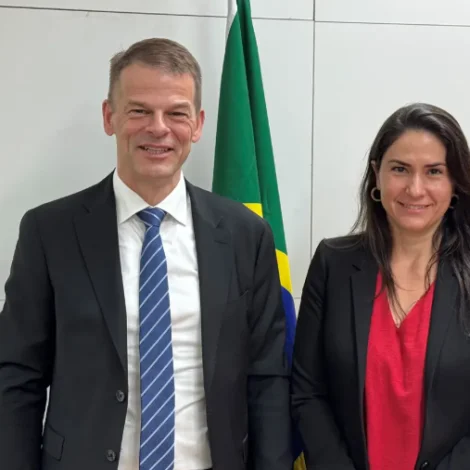 Bárður á Steig Nielsen og Aline Damasceno, vararáðharri (Mynd: ufmr.fo)
