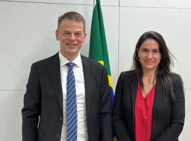 Bárður á Steig Nielsen og Aline Damasceno, vararáðharri (Mynd: ufmr.fo)