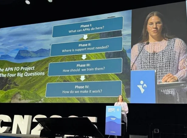 Tordis Tróndarson, ph.d.-lesandi leggur fram um APN-útbúgving í Føroyum. Tordis er verkærtlanarleiðari á APN-FO