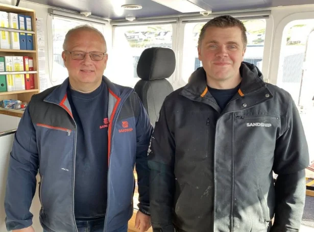 Skipari, Ingolf Debes og stýrimaður, Bergur Jacobsen (Mynd: Sjómansmissiónin)