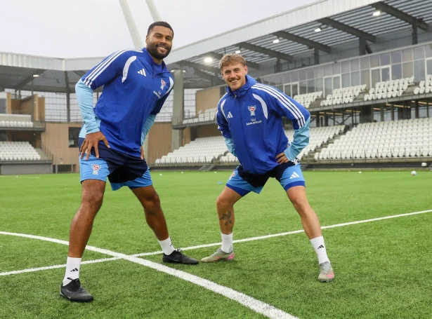 Samuel Johansen Chukwudi og Hanus Sørensen eru komnir heim út ávikavist Eysturríki og Slovenia, har teir spæla fast