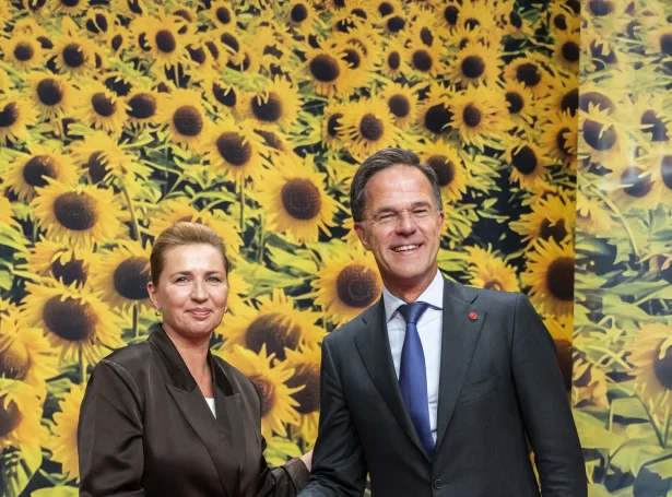 Danski forsætisráðharrin Mette Frederiksen og Nato-aðalskrivarin Mark Rutte á ES-fundi í Keypmannahavn í fjør (Mynd: Emil Nicolai Helms/Ritzau Scanpix)