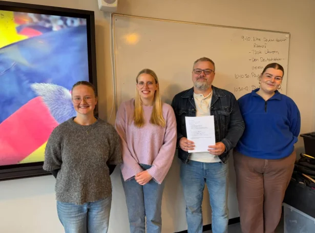 Í fyrstu nevndina eru komin Andrias Højgaard, formaður, Súsanna Gunna Thomsen, skrivari, Anna Petra Petersen, kassameistari, og Annika Sveinsdóttir Thomassen, tiltakslimur (Mynd: skulabladid.fo)