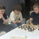 Myndatekstur: Ungu menninir eru farnir at analýsera. F.v. Rókur Davidsen, Elias Petersen og Jón í Horni Nielsen.
