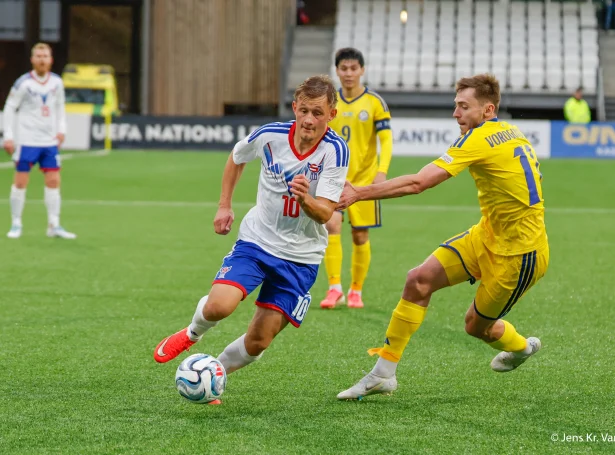 Tað endaði 1-1 á Tórsvølli, tá Føroyar og Kasakstan spældu fyri níggju døgum síðani - í morgin hittast liðini á væl størri leikvølli nógv longuri eysturi (Mynd: Sverri Egholm)