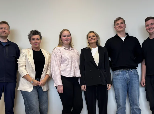 Nýggja starvsnevndina frá vinstru: Rúni Gaardbo, Sabina Poulsen, Signhild Rannváardóttir, Annika Olsen, Òli Mortensen og Alvi Hjelm.  Bjørg Oddfinnsdóttir Jensen vantar á myndini (Mynd: Svimjisamband Føroya)