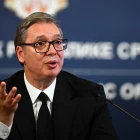 Aleksandar Vucic, sum hevru verið forseti síðan mai 2017, legði frá sær sunnudagin (Mynd: Oliver Bunic/AFP/Ritzau Scanpix)