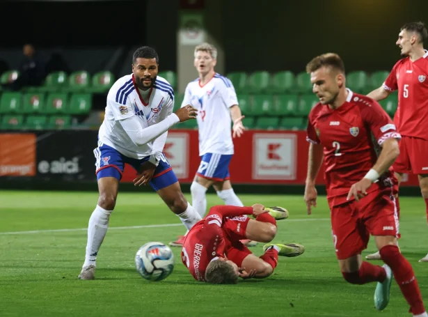 Samuel Johansen Chukwudi spældi í tveimum landsdystum herfyri - hann og SV Reid byrjaðu væl eftir drúgvsa landsliðssteðgin (Mynd: Sverri Egholm)