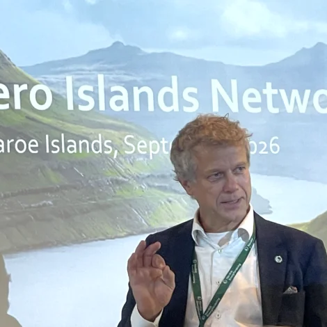 Klaus Skytte, stjóri í Nordic Energy Research setti seminar um orku, veðurlag, smærri oyggjasamfeløg og net zero í Norðurlandahúsinum í gjár. Mynd Jan Müller