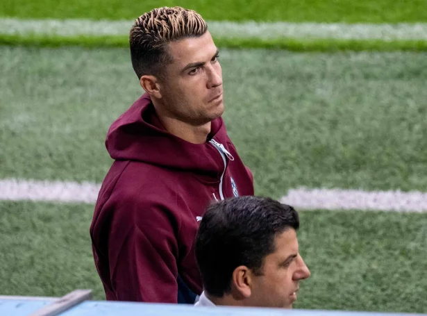 Heldur ikki í gjár vandi Cristiano Ronaldo, og so fór alt í gongd - her ónøgdur í Parkini (Mynd: Johan Nilsson/AFP/Ritzau Scanpix)
