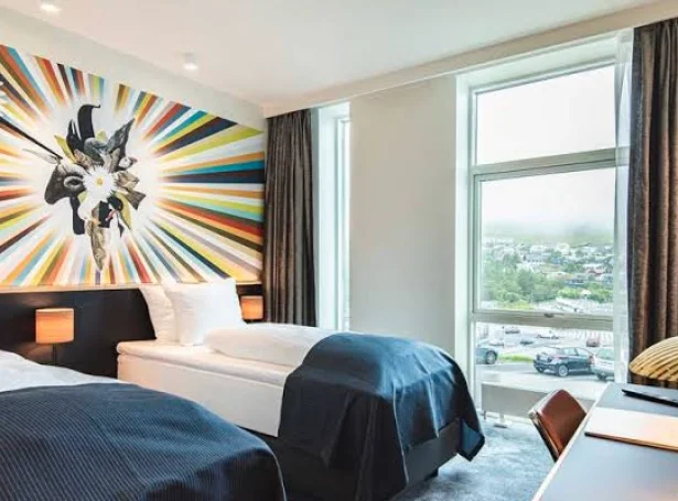 Á Hotel Brandan er tað serliga listin hjá Edward Fuglø, sum Micheline guide'in vísir á (Mynd: Hotel Brandan)