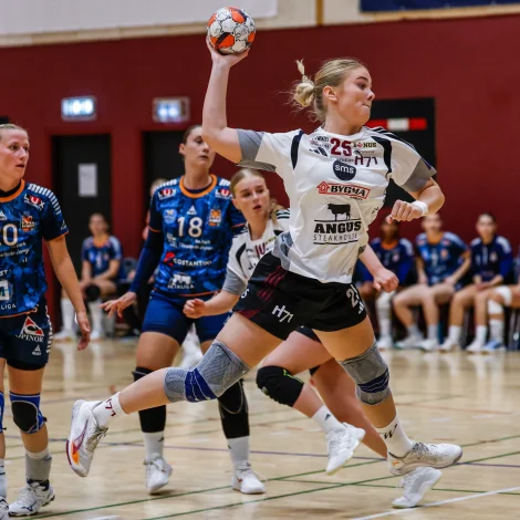 H71 vann við 16 málum í kvøld og samanalagt við 19 á Dudelange - aftur í ár eru hoyvíkskvinnur víðari í European Cup (Mynd: Jens. Kr. Vang)
