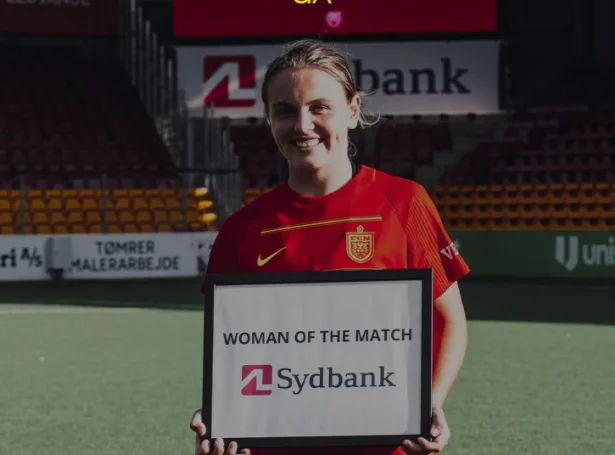 Sunnudagin seinnapartin gjørdi Sara Benjaminsen bart, tá oddaliðið HB Køge vitjaði í Farum: HB Køge var á odda tvær ferðir, men í báðum førum svaraðu FC Nordsjælland og Sara aftur (Mynd: FC Nordsjælland)