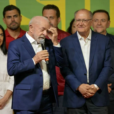 Tað kom óvart á sitandi forsetan, at hann ikki vann fyrsta valumfarið (Mynd: Nelson Almeida/AFP/Ritzau Scanpix)