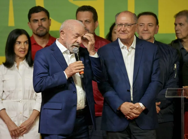 Tað kom óvart á sitandi forsetan, at hann ikki vann fyrsta valumfarið (Mynd: Nelson Almeida/AFP/Ritzau Scanpix)