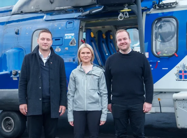 Jens-Frederik Nielsen, Kristrún Frostadóttir og Beinir Johannesen vóru á flogtúri yvir Reykjanesi í gjár (Mynd: stjornarradid.is)