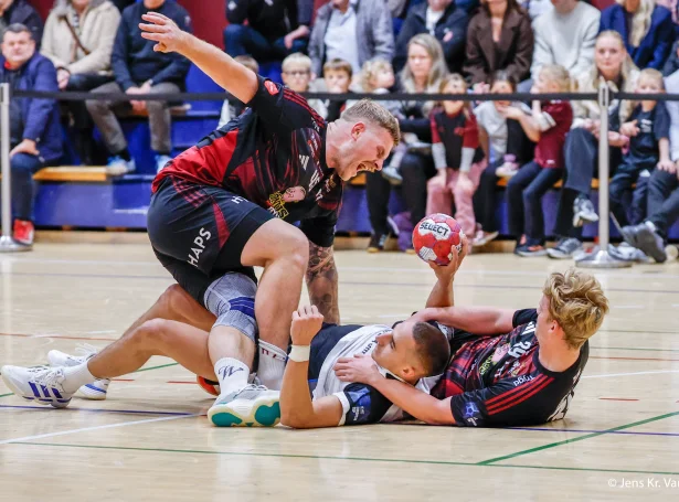 H71 hevði tamarhald á MRK Trogir í 2. umfari (Mynd: Jens Kr. Vang)