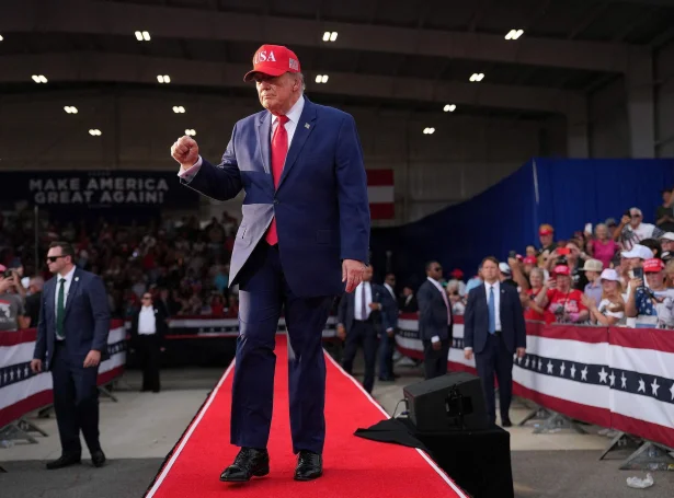 Amerikanski forsetin, Donald Trump á veljarafundi í Georgia leygarnáttina (Mynd: Eric Lee/AFP/Ritzau Scanpix)