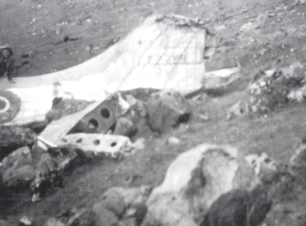 Bumban stavar frá einum bretskum flogfari, sum datt niður í 1943 (Stríðsárini 4, Niels J. Arge/kvf.fo)