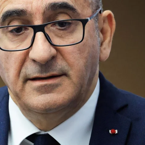 Franski innanríkismálaráðharrin, Laurent Nunez á kreppufundi í fronsku forsetaborgini sunnudagin (Mynd: Ludovic Marin/AFP/Ritzau Scanpix)