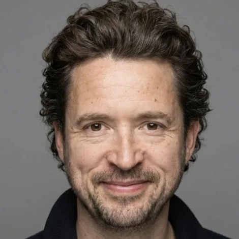 Morten Saxnæs rekur Studio Saxnæs, har hann ráðgevur fyritøkum um kreativitet og nýggja tøkni (Mynd: Felagið Føroysk Marknaðarfólk)