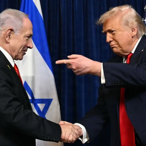 Ísraelski forsætisráðharrin, Benjamin Netanyahu og amerikanski forsetin, Donald Trump avmyndaðir í Florida í desember 2025 (Mynd: Jim Watson/AFP/Ritzau Scanpix)