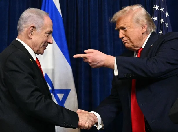 Ísraelski forsætisráðharrin, Benjamin Netanyahu og amerikanski forsetin, Donald Trump avmyndaðir í Florida í desember 2025 (Mynd: Jim Watson/AFP/Ritzau Scanpix)