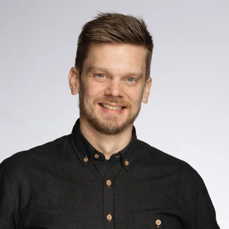 Sum ph.d.-lesandi hevur Rógvi Olavson verið innskrivaður og starvssettur á Søgu- og samfelagsdeildini á Fróðskaparsetri Føroya (Mynd: setur.fo)