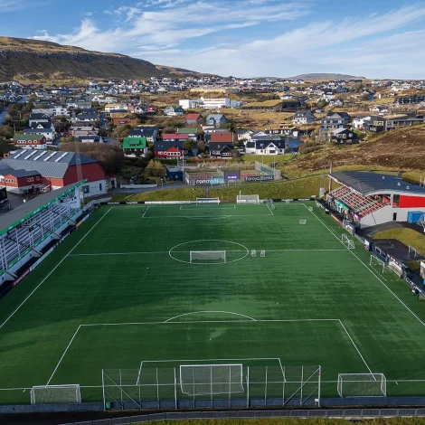 Fundur var við HB og B36 mánakvøldið, har kunnað varð um nýtt graslíki er partur av ætlanini hjá býráðnum næsta ár (Mynd: Tórshavnar Kommuna)