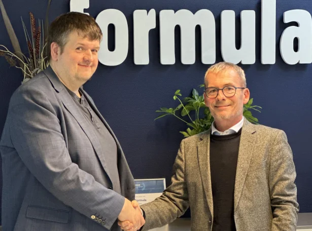 Bjarni Fríðberg, deildarleiðari á KT-deildini hjá Landssjúkrahúsinum og Eyðun Thorsvig, deildarleiðari á Tøkni- og rakstrarloysnir hjá Formula (Mynd: Formula)