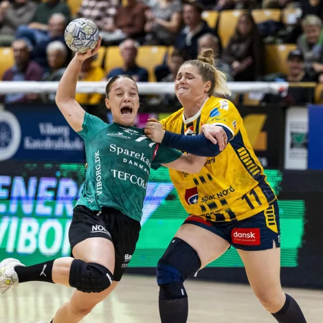 Jana Mittún var við í nógvum málum hjá Viborg í grannauppgerðini og fjórðingsfinaluni í kvøld (Mynd: Johnny Pedersen/Ritzau Scanpix)