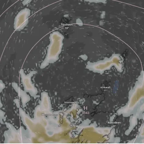 Myndin ovast: Skýloftið frá forsøgn hjá ECMWF fyri mánakvøldið 2. oktobur kl 21:00. (Myndin er heintað frá Windy.com)